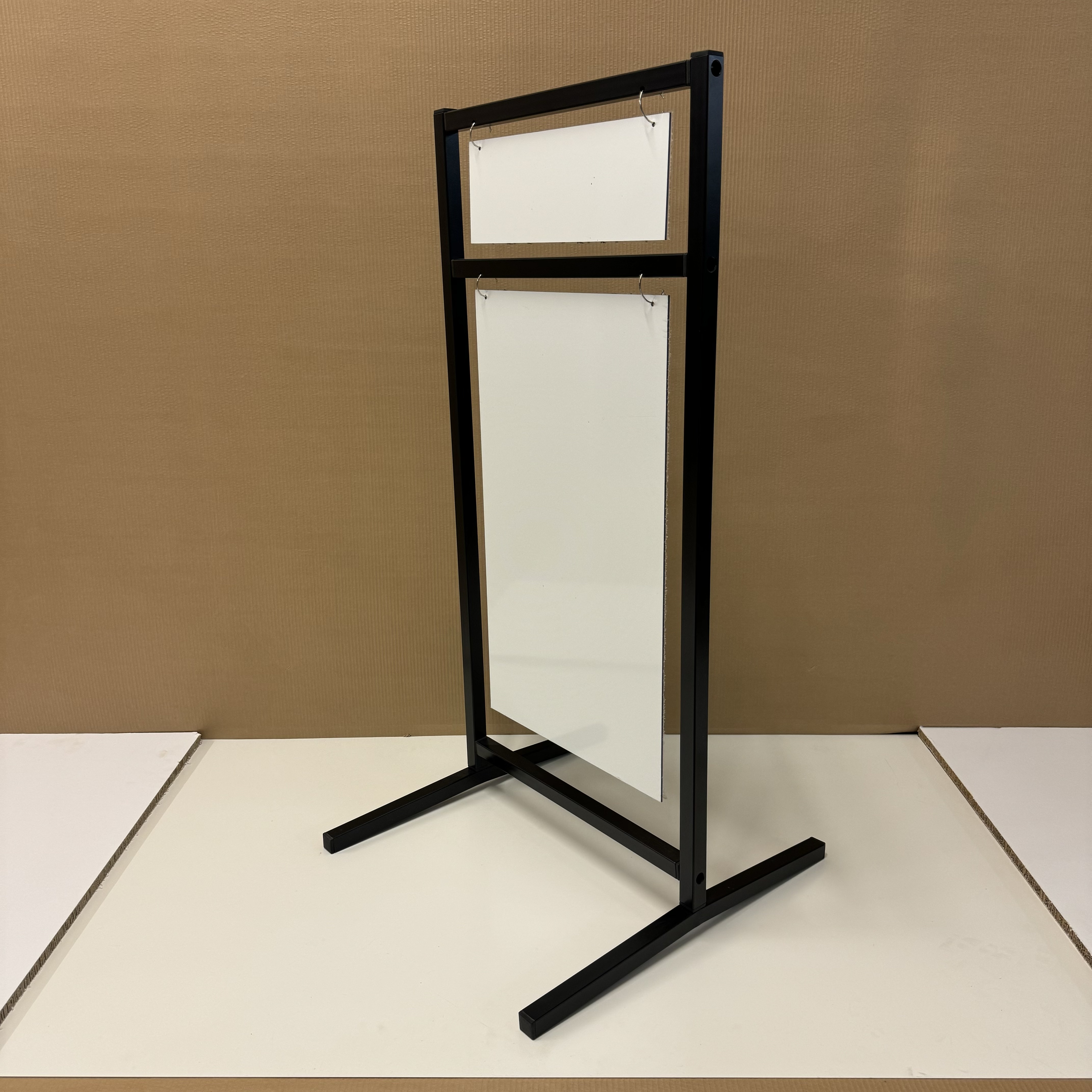 Logo-skilte med buede ben  - Svejset