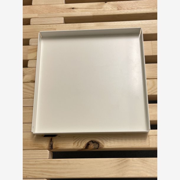 28 x 28 cm Firkantet bakke med bne hjrner