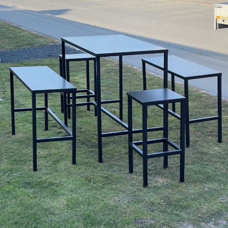 Højbord med 2 bænke og 2 stole