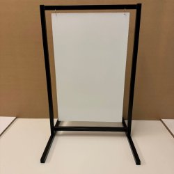 Skilt med lige ben (medium) boltet - tryk er inkluderet i prisen